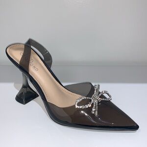 SHINY BOW HEELS